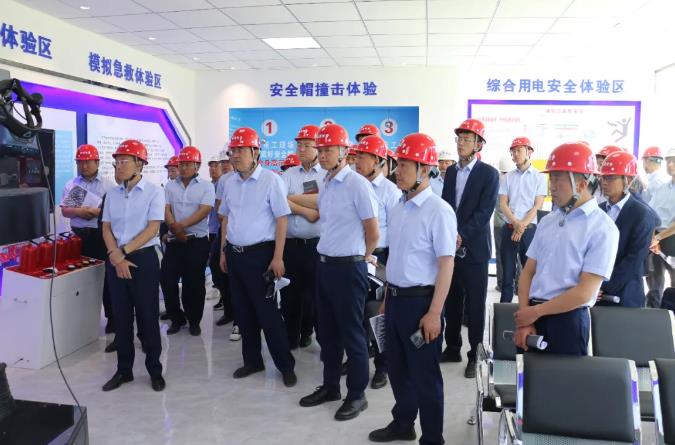 泓源公司開(kāi)展安全生產(chǎn)月活動(dòng)——重點(diǎn)建設項目觀(guān)摩學(xué)習(圖4) 泓源公司開(kāi)展安全生產(chǎn)月活動(dòng)——重點(diǎn)建設項目觀(guān)摩學(xué)習(圖4)